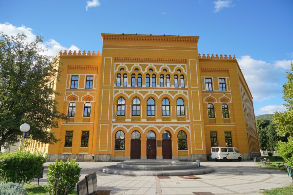 Das Alte Gymnasium in Mostar, im Volksmund gerne als "Alte Dame" bezeichnet